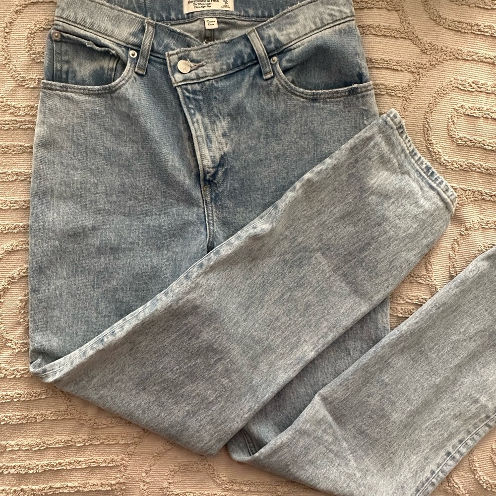 Abercrombie & Fitch Curve Love The 90s Straight Ultra High Rise